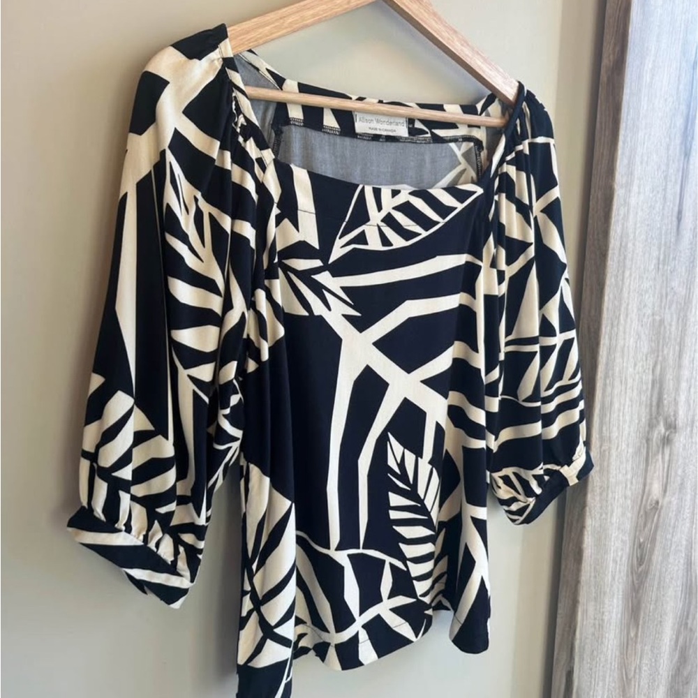 WONDERLAND Black and White Patterned Top